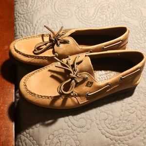 New/slightly worn shoes as a whole Sperry's/Converse/Vans/Puma/Reebok